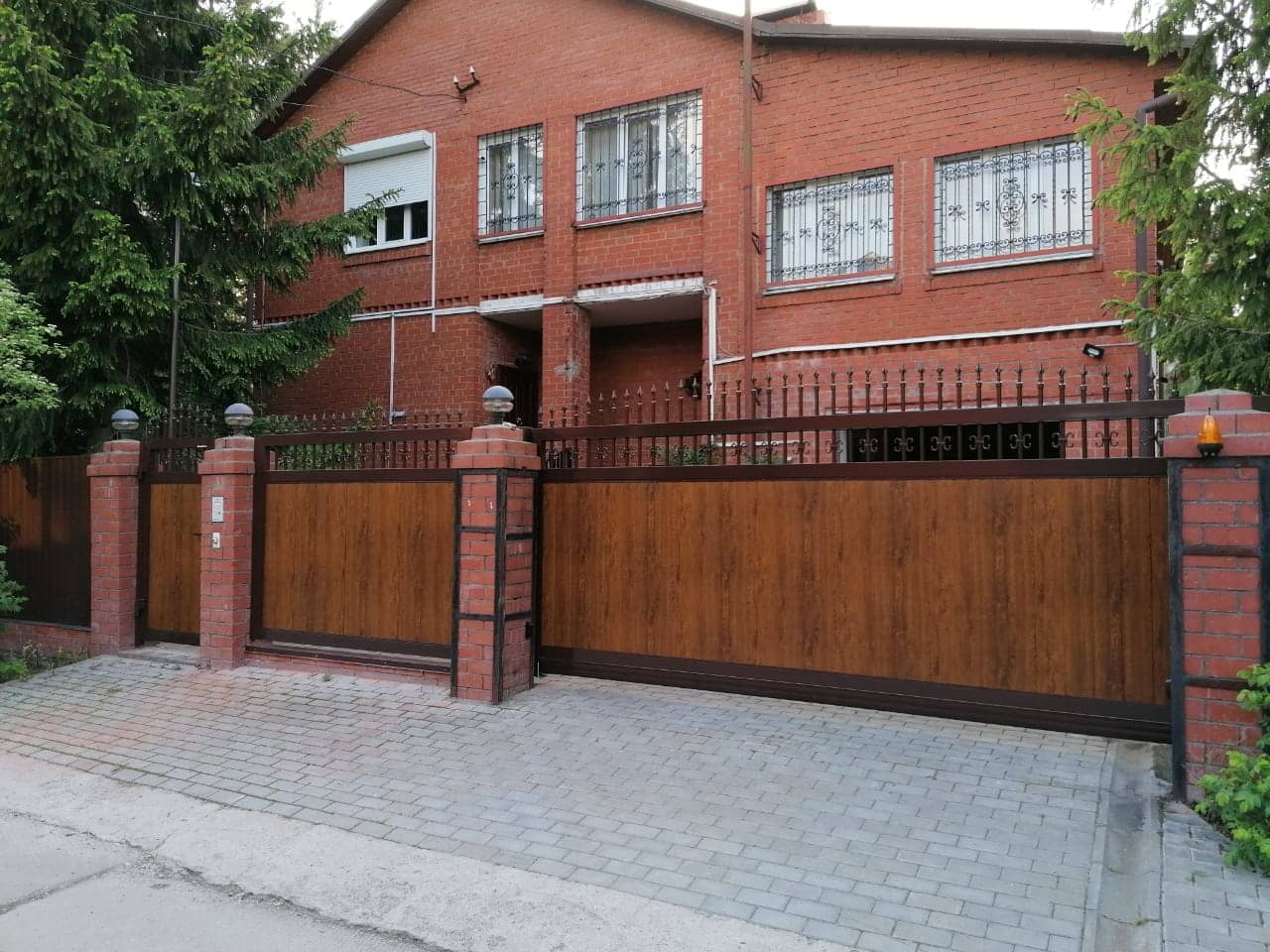 Уличные ворота DoorHan в Твери с установкой