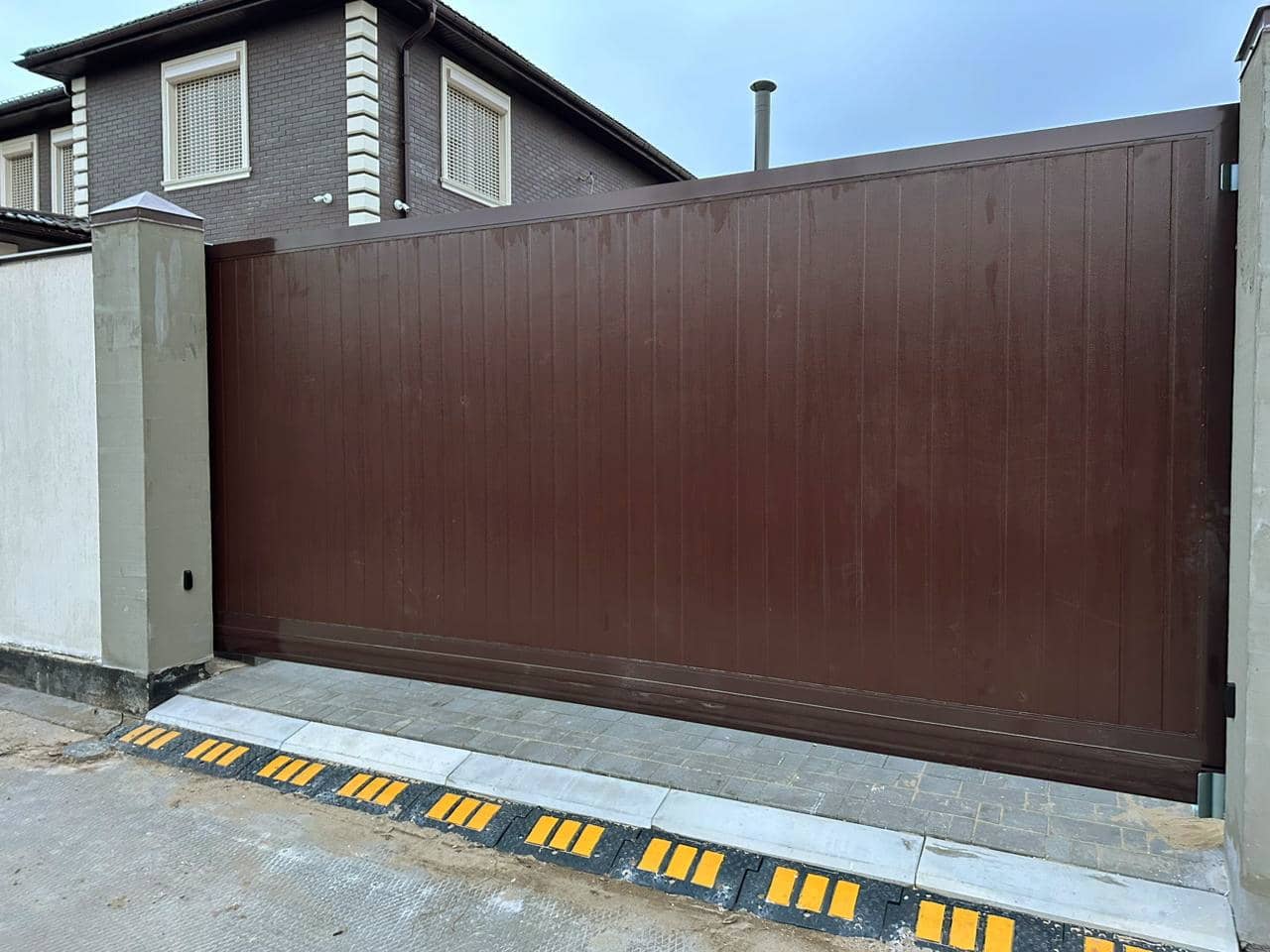 Уличные ворота DoorHan в Твери с установкой